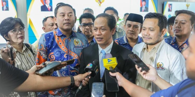 Menteri LH Tegaskan Status Darurat Sampah Nasional, Desak DPRD Reposisi Anggaran Daerah