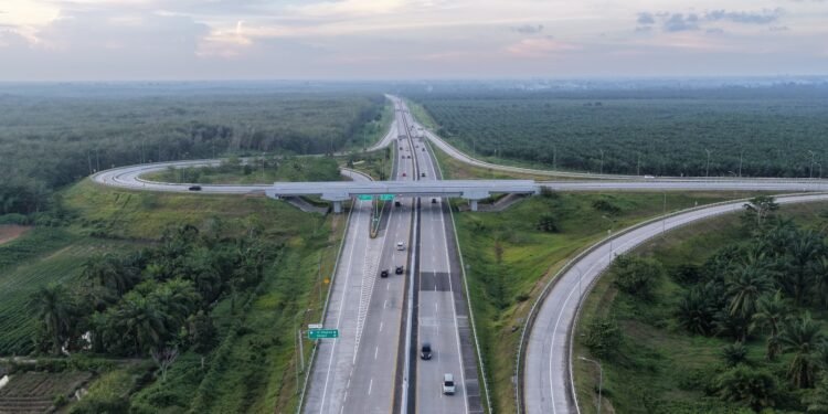 Arus Wisata Memuncak, Puluhan Ribu Kendaraan Padati Tol Regional Nusantara Selama Libur Isra Mikraj
