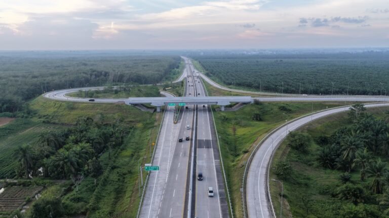 Arus Wisata Memuncak, Puluhan Ribu Kendaraan Padati Tol Regional Nusantara Selama Libur Isra Mikraj