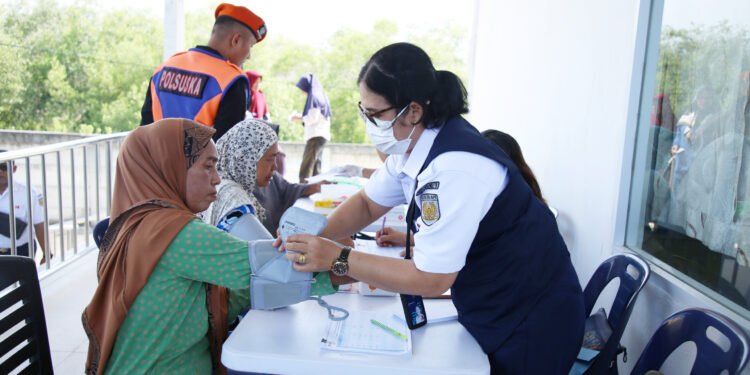 KAI Divre I Sumatera Utara Gelar Bakti Sosial dan Layanan Kesehatan bagi Warga Stasiun Lalang