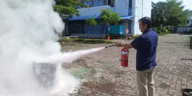 Cegah Risiko Kebakaran, PLN Icon Plus Sumbagut Gelar Simulasi Tanggap Darurat K3