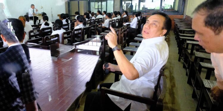 Sidak Kampus UHN Medan, Effendi Simbolon Tegaskan Komitmen Tingkatkan Mutu Pendidikan