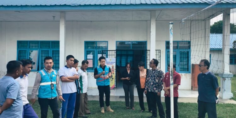 PLN Icon Plus Bekali Siswa SMK HKBP Sidikalang Keterampilan Fiber Optik Melalui Program Iconnectivity for Education