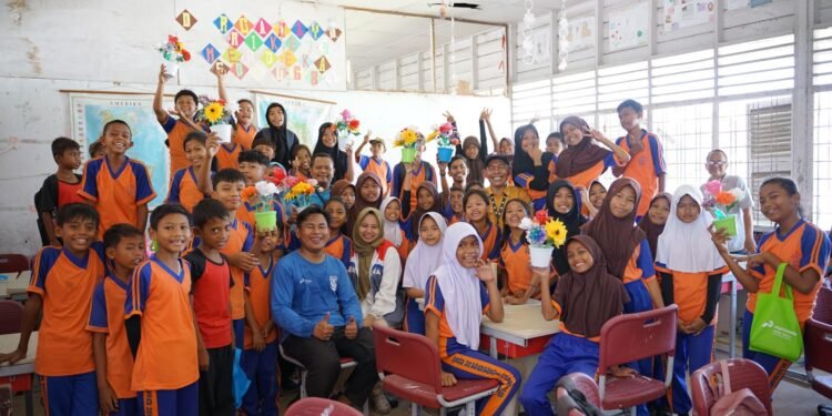 Pertamina Patra Niaga Dorong Literasi Lingkungan bagi Siswa Pesisir Medan lewat Program SEKAR