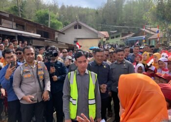Bupati Gayo Lues Suhaidi Sambut Wapres Gibran Tinjau Jembatan Viral di Kendawi, Bawa Bantuan untuk Siswa