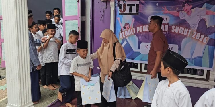 HUT ke-28 IJTI, Pengda Sumut Salurkan Bantuan untuk Pelajar Kurang Mampu