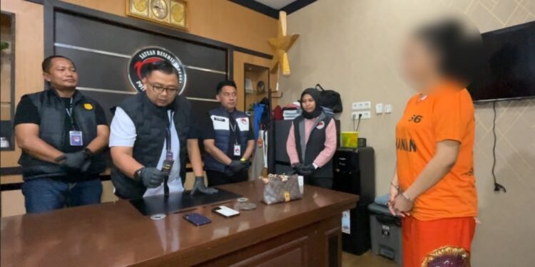 DJ Wanita di Medan Ditangkap Terkait Peredaran Liquid Vape Narkotika
