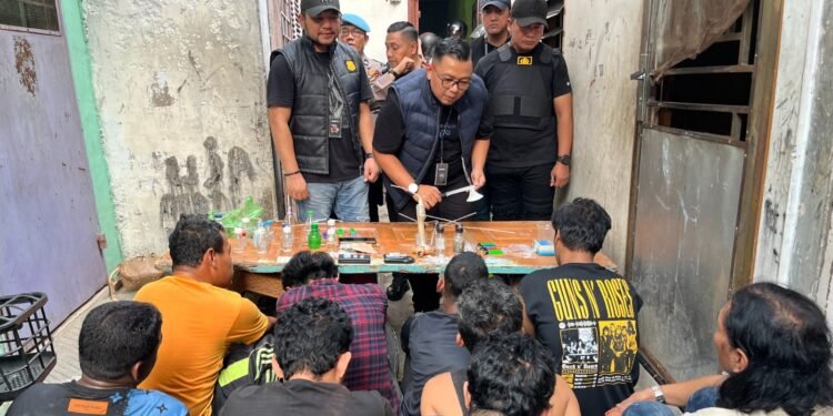 Polisi Gerebek Dua Sarang Narkoba di Medan Maimun: Dua Pengedar dan Tujuh Pemakai Ditangkap