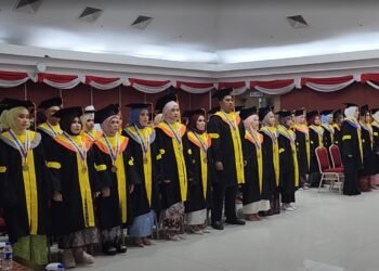 Wisuda UT di KBRI Kuala Lumpur: Haru dan Bangga Pejuang Ilmu Lintas Negara