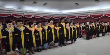 Wisuda UT di KBRI Kuala Lumpur: Haru dan Bangga Pejuang Ilmu Lintas Negara