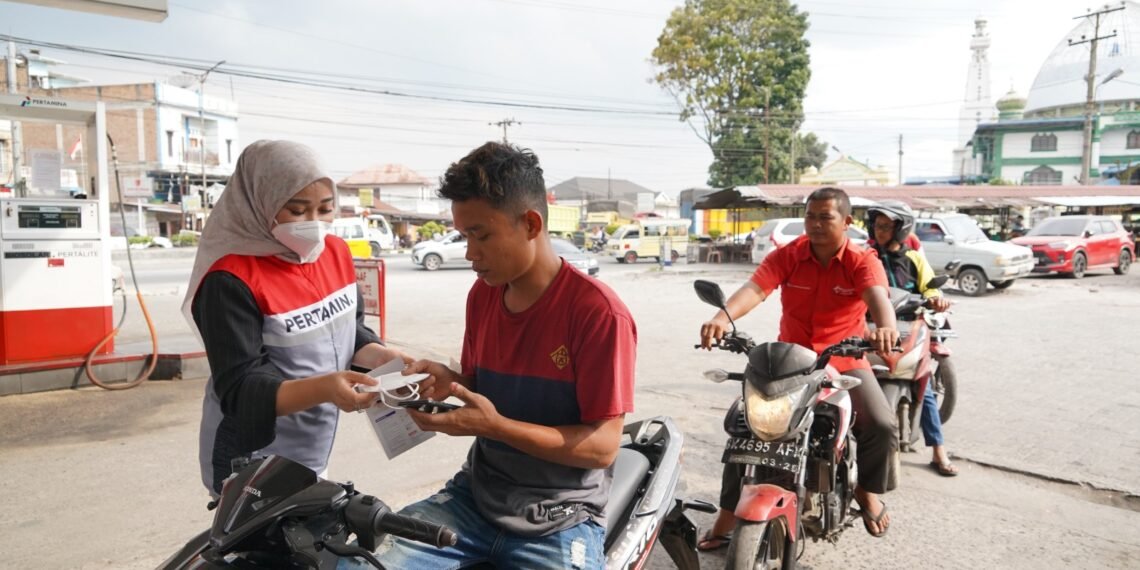 Pertamina Patra Niaga Regional Sumbagut Salurkan Bantuan Pasca Erupsi Gunung Sinabung di Kabupaten Karo
