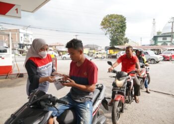 Pertamina Patra Niaga Regional Sumbagut Salurkan Bantuan Pasca Erupsi Gunung Sinabung di Kabupaten Karo