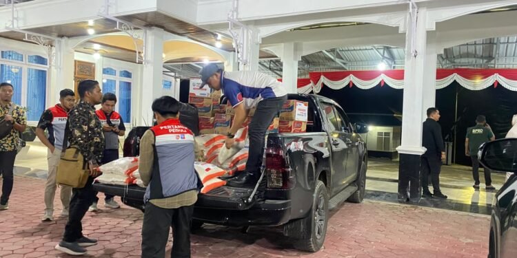 Pertamina Patra Niaga Salurkan Bantuan Sembako hingga LPG untuk Korban Banjir Bandang di Solok