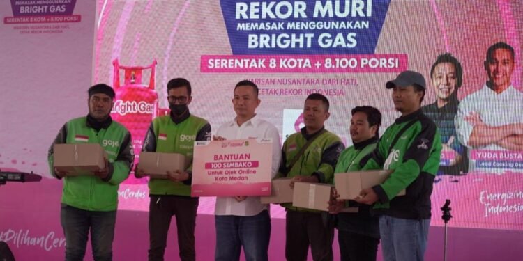 Pertamina Patra Niaga Sumbagut Sukseskan Rekor MURI Memasak dengan Bright Gas di Medan