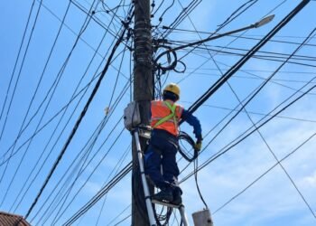 Tertibkan Kabel Ilegal di Sibuhuan, PLN Icon Plus dan PLN ULP Gelar Operasi P3AK