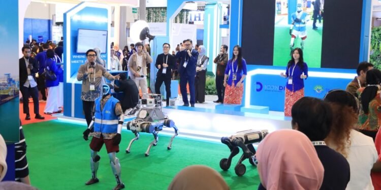 Unjuk Solusi Hijau dan Robot Humanoid, PLN Icon Plus Sedot Perhatian Pengunjung Electricity Connect 2026